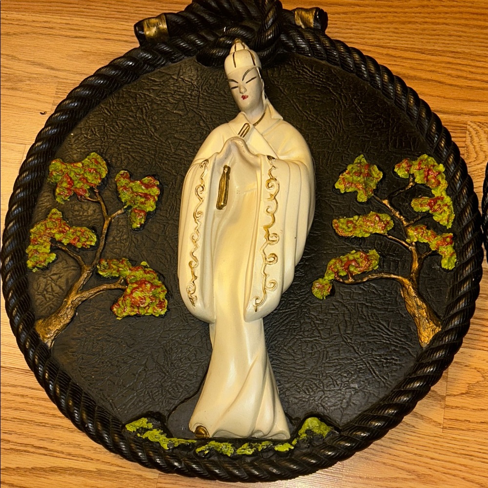 Decorative Wall Plaques with Asian Figures - Picture 2 of 11